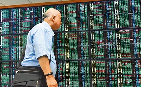 受到美股重挫影響,台股又跌破萬一大關。(本報資料照片)