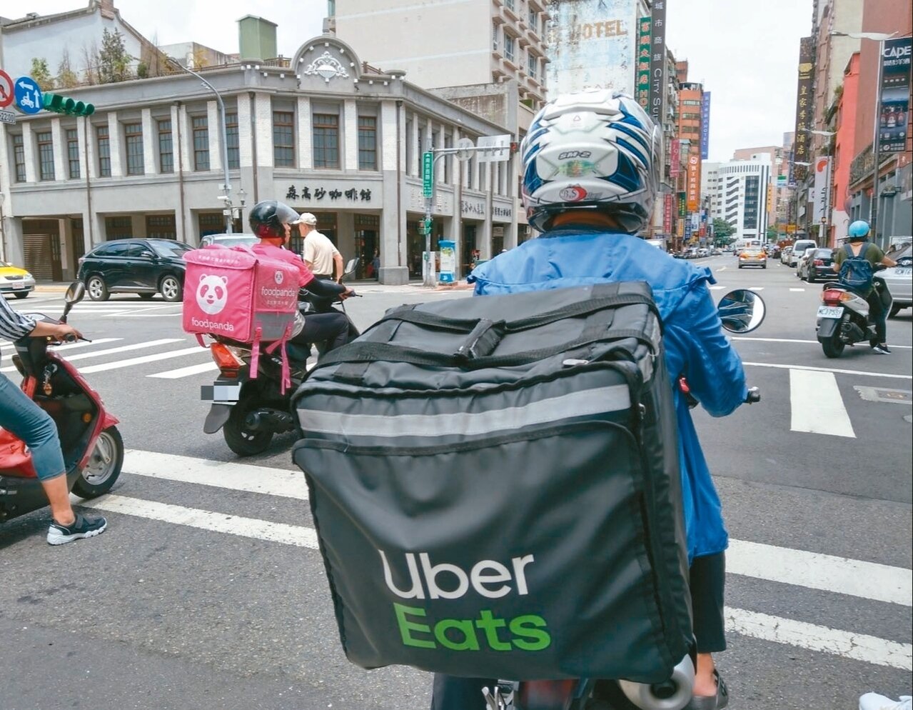 近年來外送產業在台興起,政府針對衍伸出的相關問題,也應與時俱進研擬對策。記者林澔一/攝影