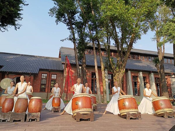 台南山上花園水道博物館下午開幕典禮,由優人神鼓開場表演震撼人心。記者吳淑玲/攝影