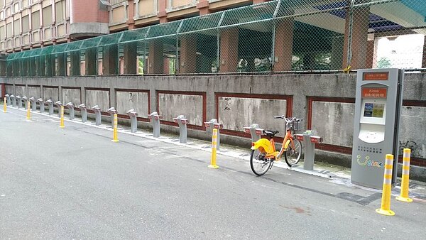 新北市三重區三重商工(後竹圍街)增設YouBike站。圖/新北市交通局提供