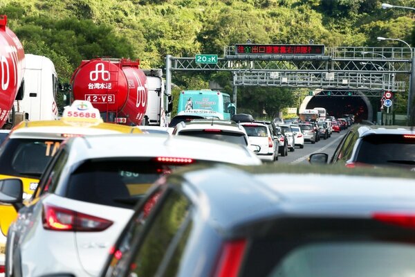 交通部高速公路局預估，今天北返車潮是四天連假中最多的。本報資料照片