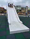 金山流蘇公園新溜滑梯易撞　家長：要有鐵屁股？