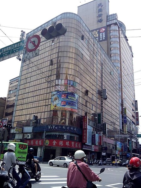 新北市三重天台廣場。圖／取自臉書粉專《我們三重人 【241 Plus+】》