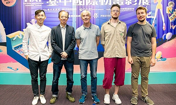 國際競賽評審謝文明(左起)、盧子英、海蒙庫莫、麥斯海德勒、吉特保羅迪斯合照。圖/台中國際動畫影展提供