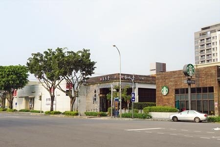 台中11期以崇德路為主幹道，周邊大型連鎖知名餐飲品牌林立，沿線房價陸續站穩「3」字頭。圖／記者曾麗芳