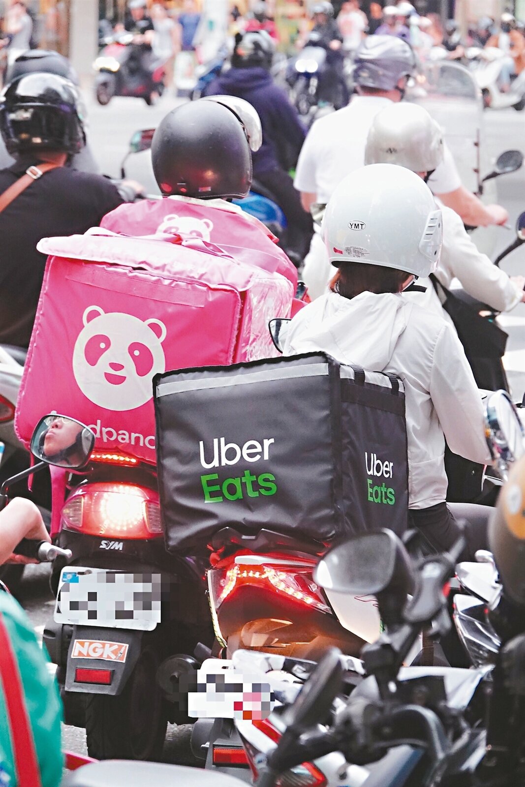 食物外送員車禍頻傳,三天兩死,外送員勞動權益問題已不容再等。 圖/記者林伯東攝影