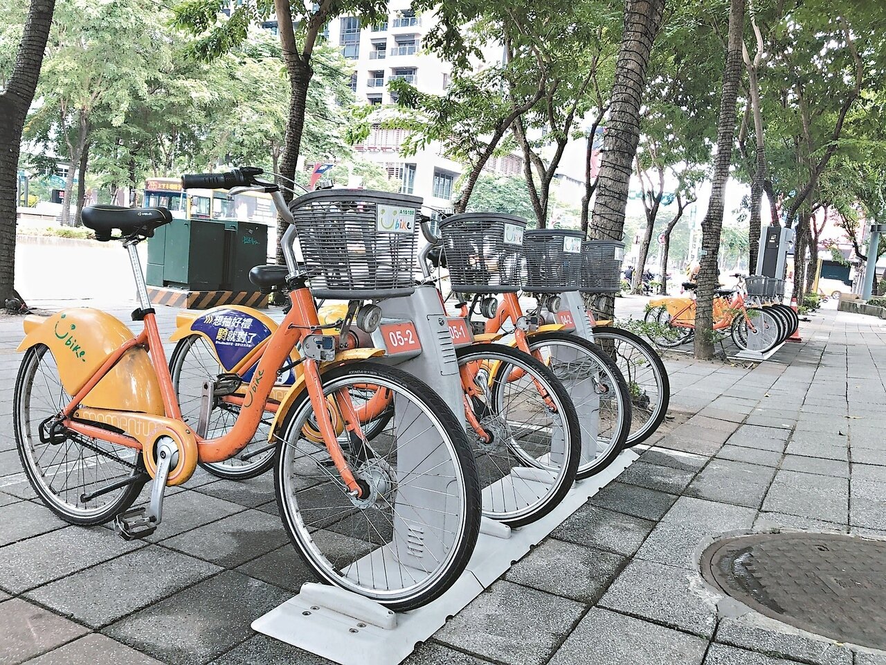 是否跟進升級YouBike2.0?新北交通局長鍾鳴時說,新北願意做,但需要先解決兩代系統不相容的問題。 圖/記者王敏旭攝影