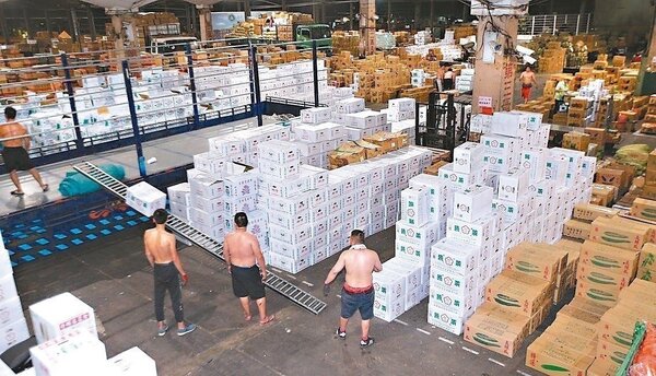 台北市政府斥資140億，進行第一果菜市場及魚市場改建案，過程一波三折。圖／本報資料照