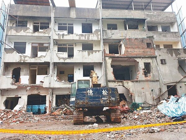 圖為新北市新莊區光明段的危老公寓動土重建,預計在110年完工。 圖/聯合報系資料照片