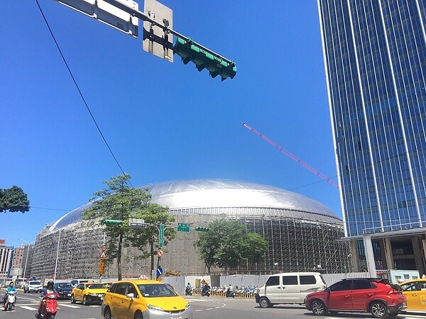 大巨蛋紛擾不斷,明天第7度闖關台北市都市設計審議委員會。圖/本報資料照