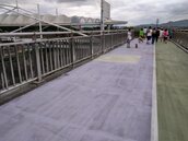 新月橋10月14日起維護施工　開放半邊通行