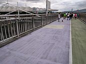 新月橋10月14日起維護施工　開放半邊通行