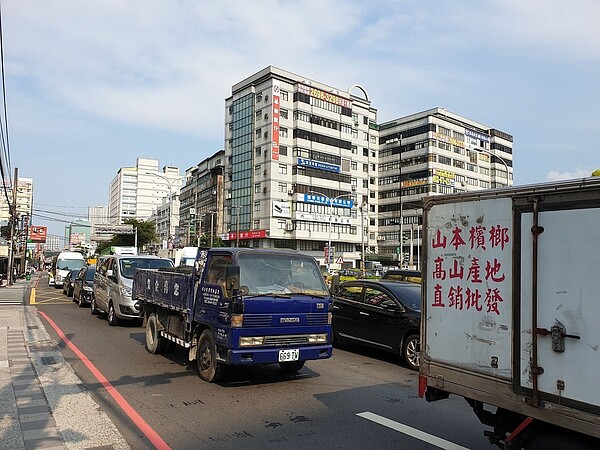 新北汐止到台北經常塞車，市府認為捷運汐止民生線可望紓解壅塞問題。記者胡瑞玲／攝影