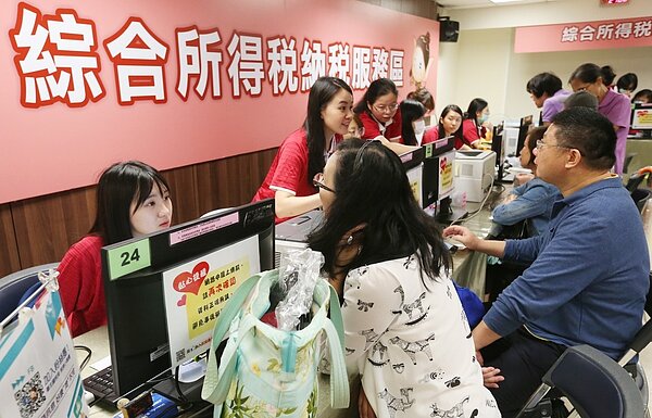 繳稅是國民應盡義務,財政部每年7月1日會公布欠稅大戶名單。圖/聯合報系資料照片