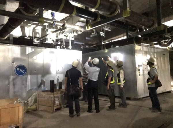 台北市建管處2日會同三大技師公會，勘查大巨蛋地下5層不明槽體，確認為中央空調設備的「儲冰槽」，擺放的位置也符合設計圖。照片台北市建管處提供