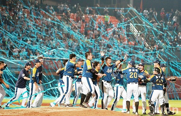 Lamigo桃猿才獲得今年球季上半季冠軍,卻傳出易主消息。( 聯合報系資料照)