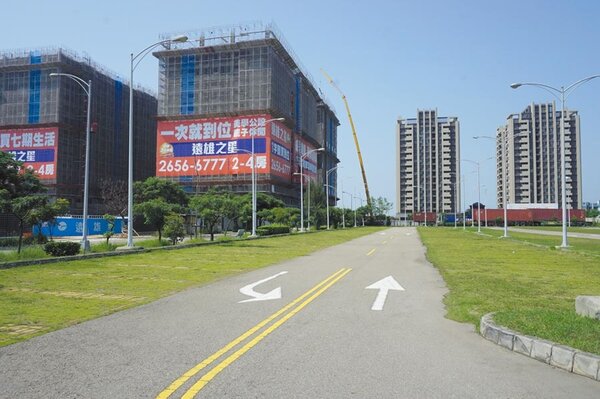 台中港特區隨著北部指標建商爭相插旗推案，帶動地價水漲船高！圖／曾麗芳