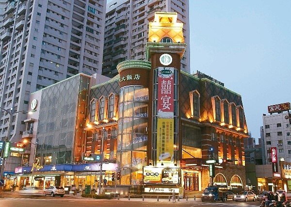 高雄市大八飯店昨天無預警宣布停業。 記者謝梅芬/翻攝