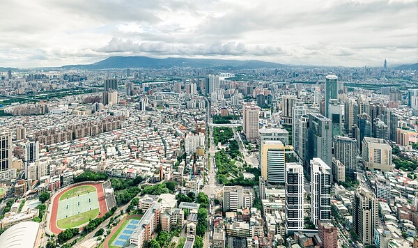 有條件加給主要幹道沿線基準容積正式上路。(圖/新北市城鄉局提供)