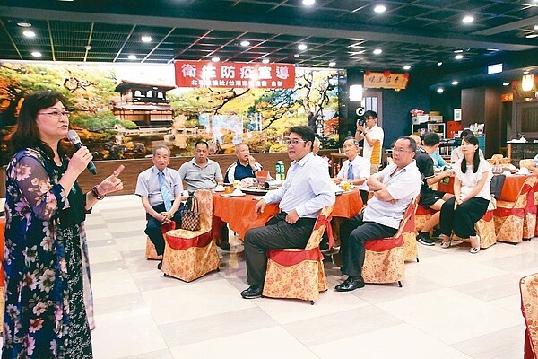 台灣口蹄疫防疫專家李淑慧昨天到彰化向產業界演講,呼籲大家做最好的準備。 記者林敬家/攝影