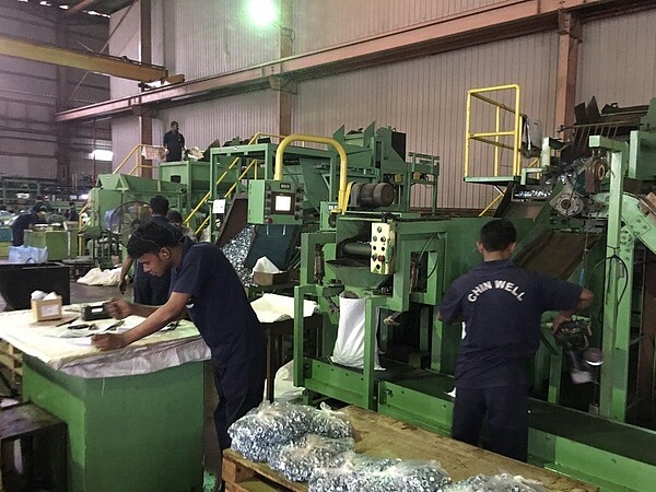 大馬晉緯主要是生產螺絲螺帽,引進自動化及孟加拉外勞。記者江睿智/攝影