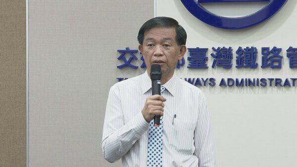 台鐵運務處長張錦松表示，台鐵和鐵路警察局將在一個月內全面檢討。（記者謝育炘／攝影）