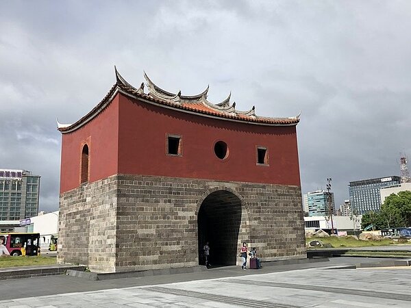 文化部規畫「台北府城暨總督府交通局鐵道部保存計畫」草案，以北門周遭、鐵道部為主要保存區。圖為北門。（聯合報記者何定照/攝影）