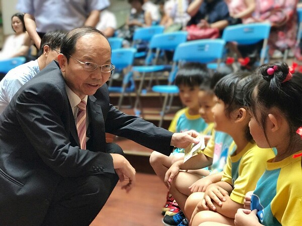 準公共化托育政策今年8月上路，台中市已有百家私立幼兒園申請加入準公共幼兒園，未來家長每月最多只要繳交4500元，差額由政府幫忙支付。圖／台中市府教育局提供