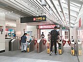 紅樹林站連通道開通　北捷轉淡海輕軌1分鐘