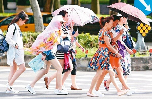 今天依舊高溫炎熱。