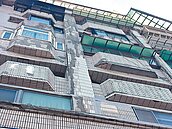 淡水東來大廈封閉　重建啟動