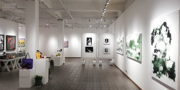《明鏡印象》系列在上海舉行雙展，於Gensler上海總部和上海M50藝術區寶勝畫廊同步展出。