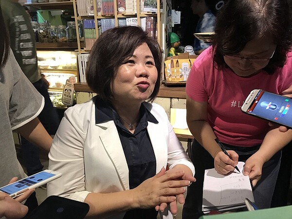 勞動部長許銘春今受訪強調,站在勞動部立場,希望今年的基本工資往調升方向走。記者葉冠妤/攝影