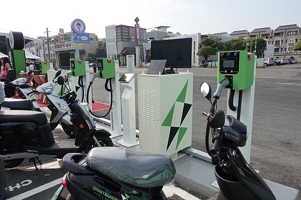 嘉義市環保局將加碼補助換購電動車。 圖/嘉義市府提供