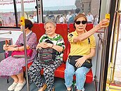 關懷長者　公車友善心運動起跑