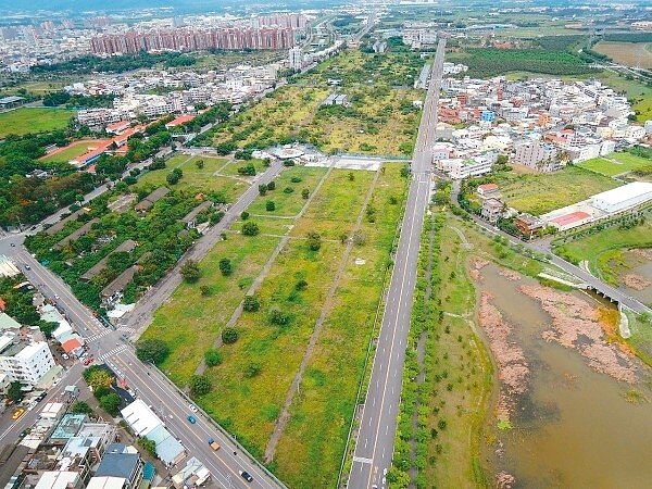 岡山大鵬九村空照圖。 圖/高雄市都發局提供