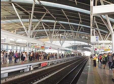 人潮即是商機的基礎,台中車站新商場開始招商。圖/黃馨穎