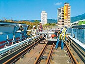 北捷新北投支線　汰換隔音牆