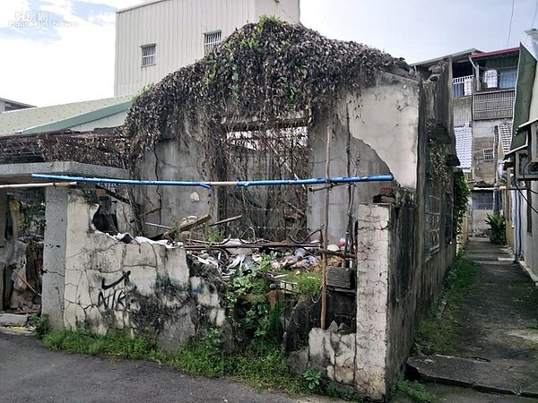 台中太平區有平房出售,仲介打出「彈性空間」銷售口號,引發網友熱議。(圖片翻攝臉書-台中房地產討論區)