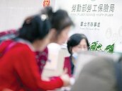 搶救勞保基金！！ 政院明年首度撥補200億