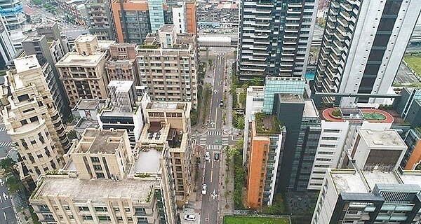 國銀房貸龍頭土地銀行董座黃伯川指出,目前房市景氣「震盪趨穩」,現在可以考慮進場。圖/聯合報系