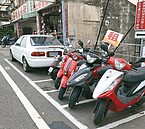 台南後火車站機車格一位難求　出租業者搶停？