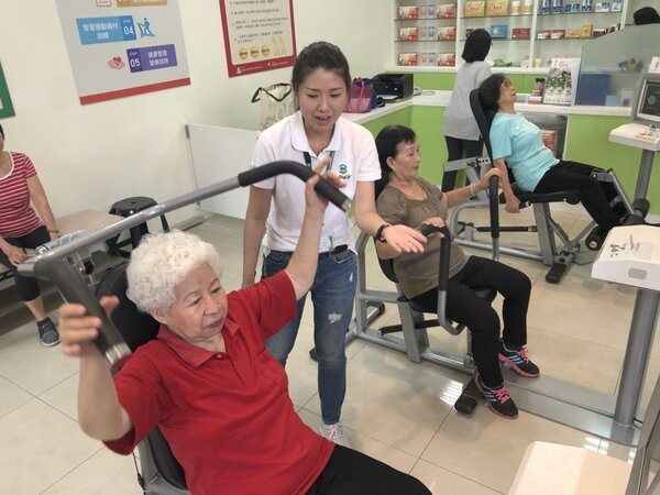 全國第一家「老人健身房」，在嘉義市成立。記者李承穎／攝影 