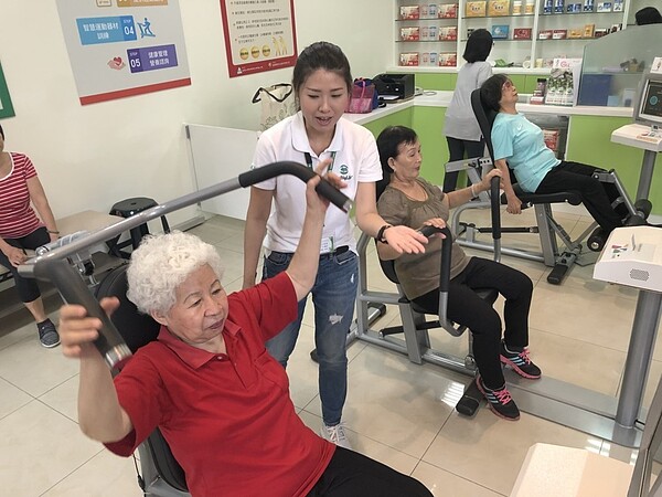 全國第一家「老人健身房」,在嘉義市成立。記者李承穎/攝影