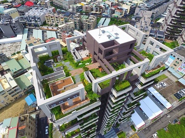 高雄厝屋頂綠化。(圖/高雄工務局建管處提供)