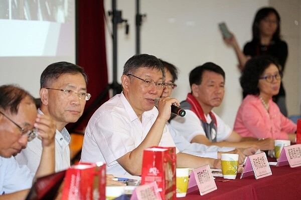 柯文哲與里長的市政座談會,位於南港區公所10樓禮堂。 (圖/台北市政府)