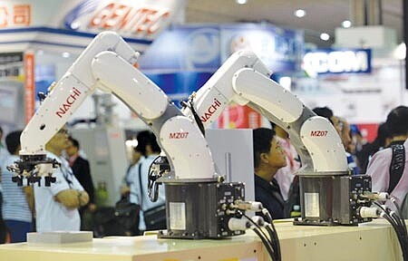 貿易戰混沌不明,工具機業者陷入苦戰,對於第三季接單及出貨轉趨保守。圖/本報資料照片