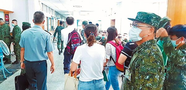 陸軍官校爆發嚴重流感群聚疫情，7月12日至17日間即有109人確診。（柯宗緯翻攝）