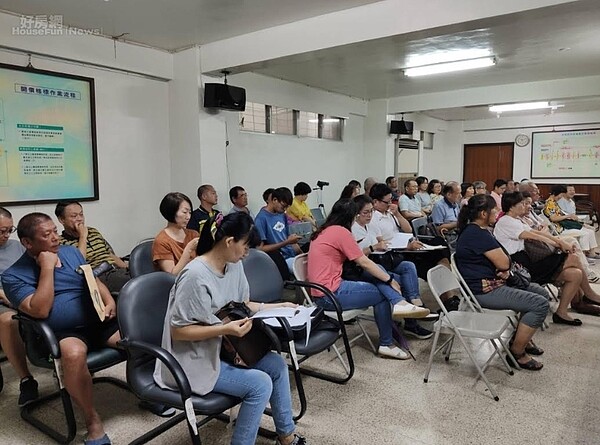 台南市地政局7月19日進行農地重劃區抵費地標售,吸引不少民眾參與。照片台南市地政局提供