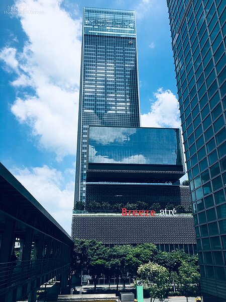 從台北101空橋看微風南山。  (好房網News 楊欽亮 / 攝)